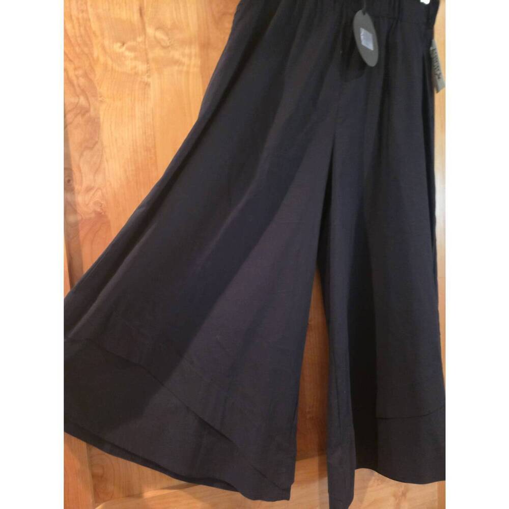 NEW SASSY women's gaucho travel pant in black
